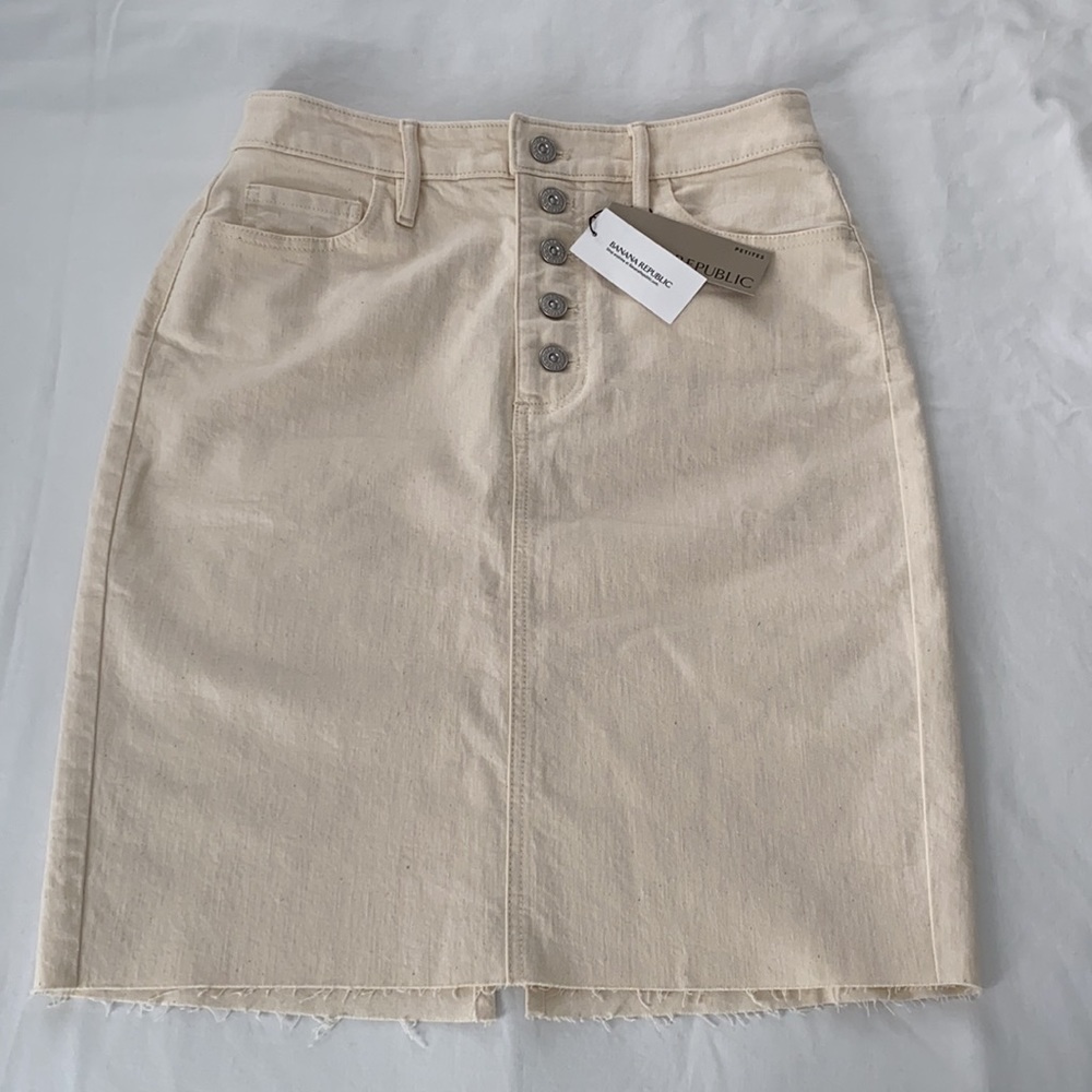 🏷 Banana Republic Raw Edge Denim Pencil Skirt 🏷